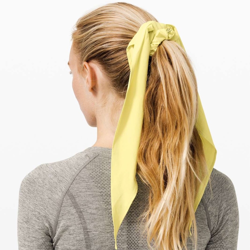 Lululemon Uplifting Scrunchie Flow lime yellow "lemon vibes"